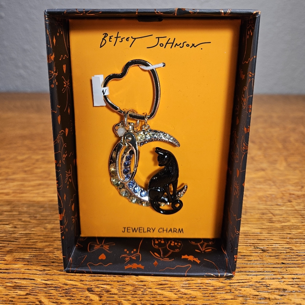 Betsey Johnson Black Cat and Moon Charm Keychain NIB - Picture 2 of 7